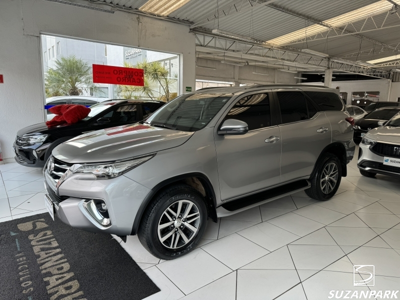 TOYOTA HILUX SW4 SRX 2.8 4X4 AT